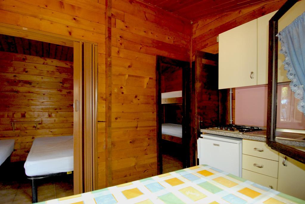 Villaggio Camping Uria Foce Varano Eksteriør billede